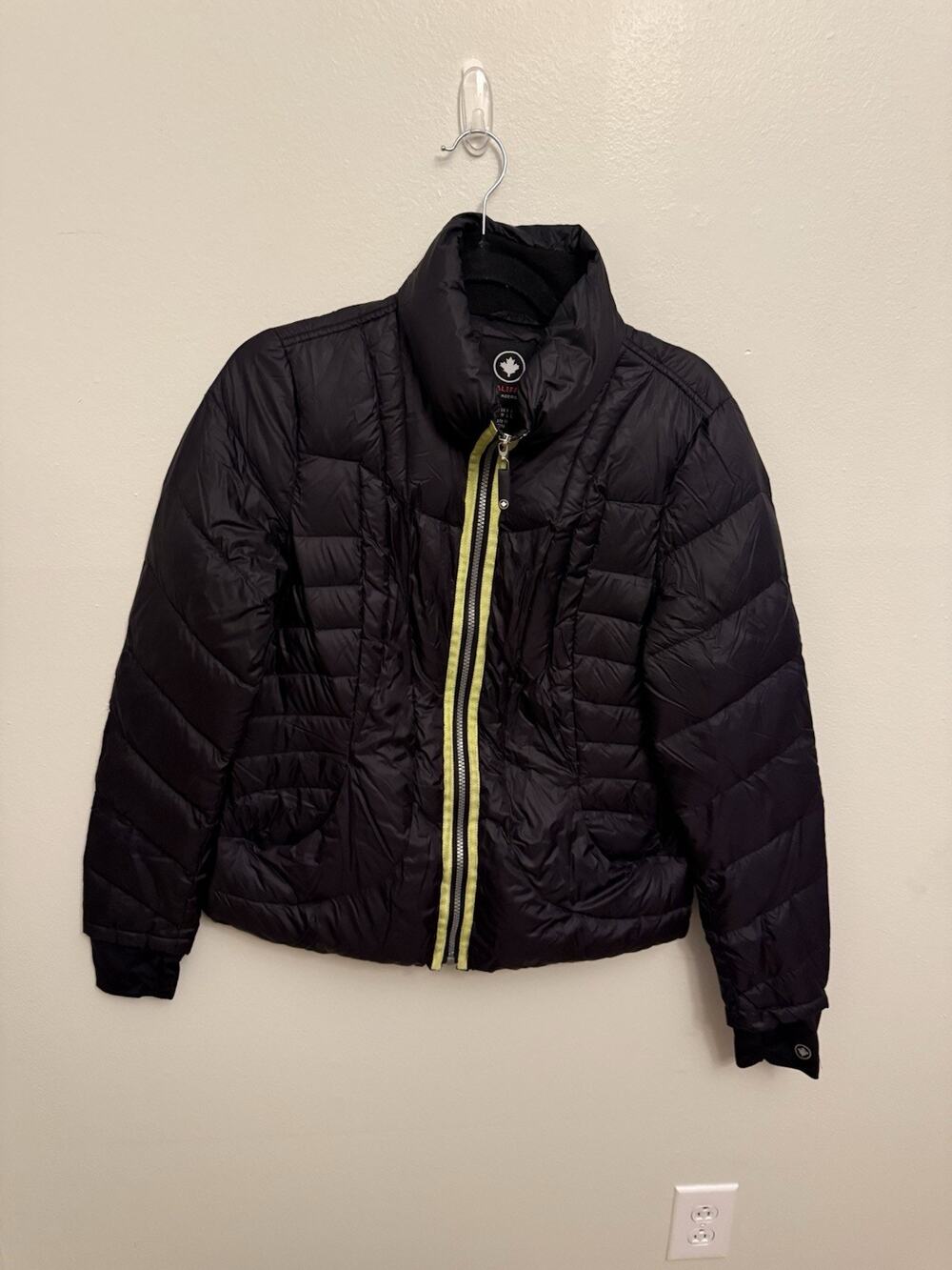 Halifax Traders black neon green fitted down puffer ski coat jacket MD winter